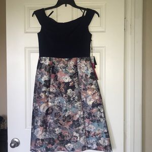 Adrianna Papell with pockets